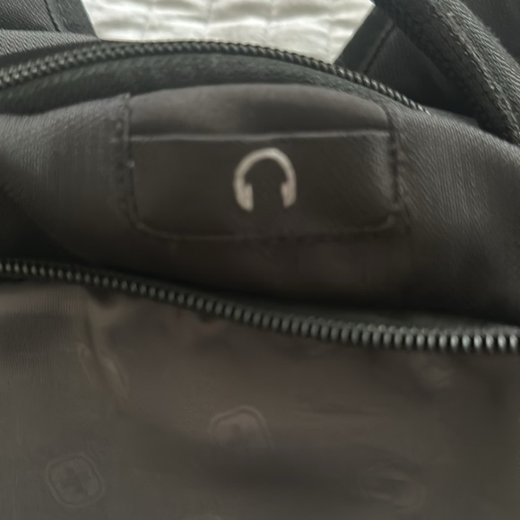 Swiss Gear Laptop backpack in black/ grey with laptop sleeve & tablet sleeve - Picture 7 of 16